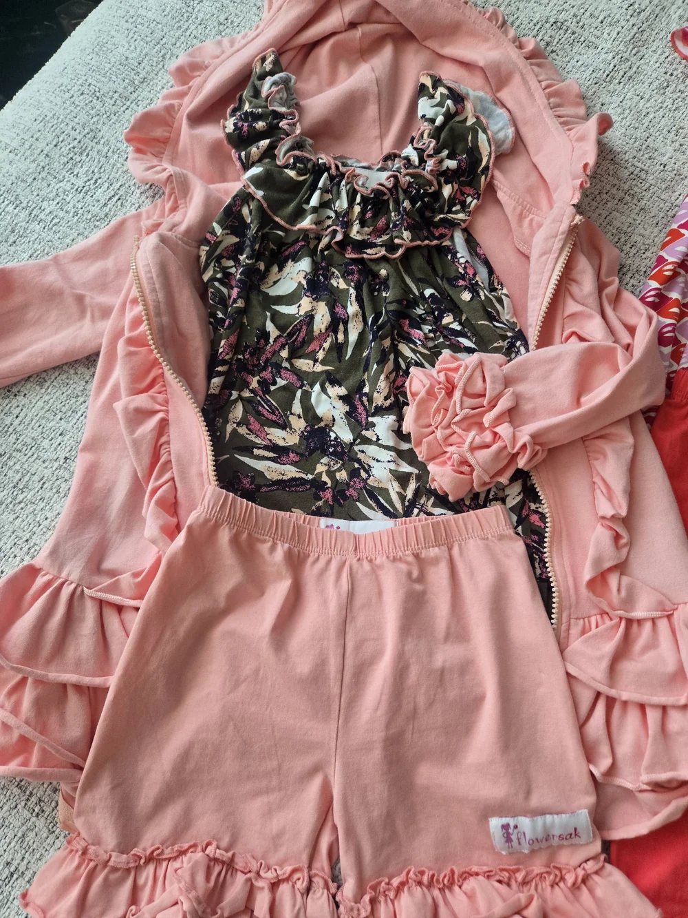 FlowersakGirls Peach Short Set W/ Zipper Front Hoodie.. Red Lips Top & Pants Set